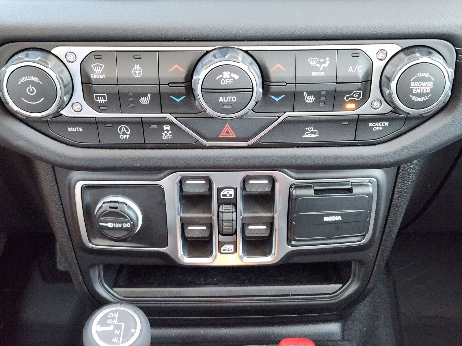 New 2026 Granite Crystal Jeep SAHARA 4X4 image 26