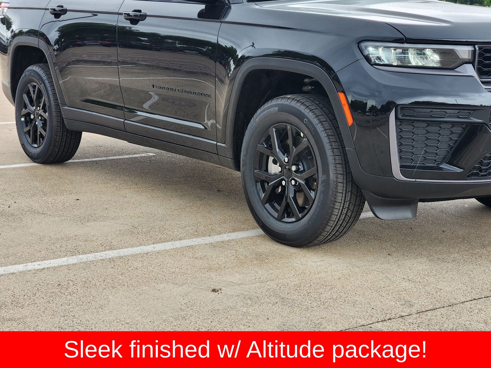New 2026 Diamond Black Crystal Pearlcoat Jeep L LAREDO ALTITUDE 4X4 image 11