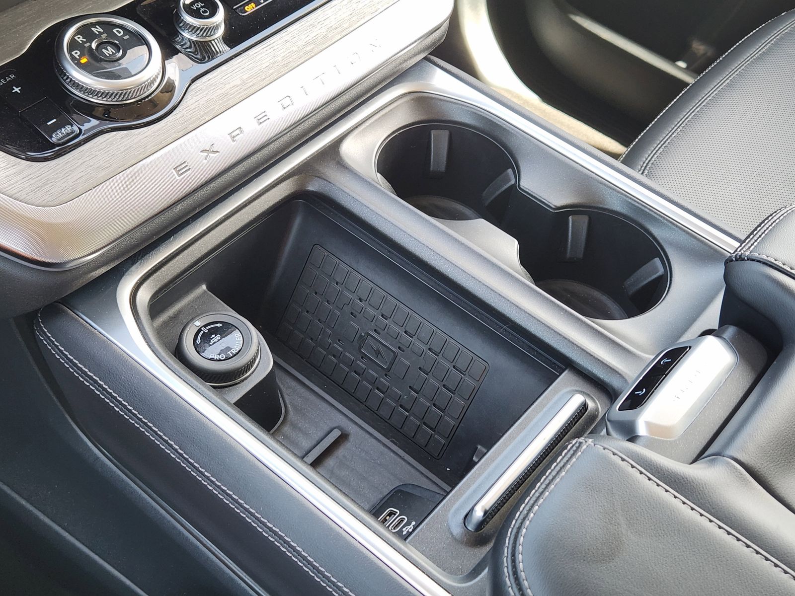 Used 2025 Gray Metallic Ford Platinum image 31