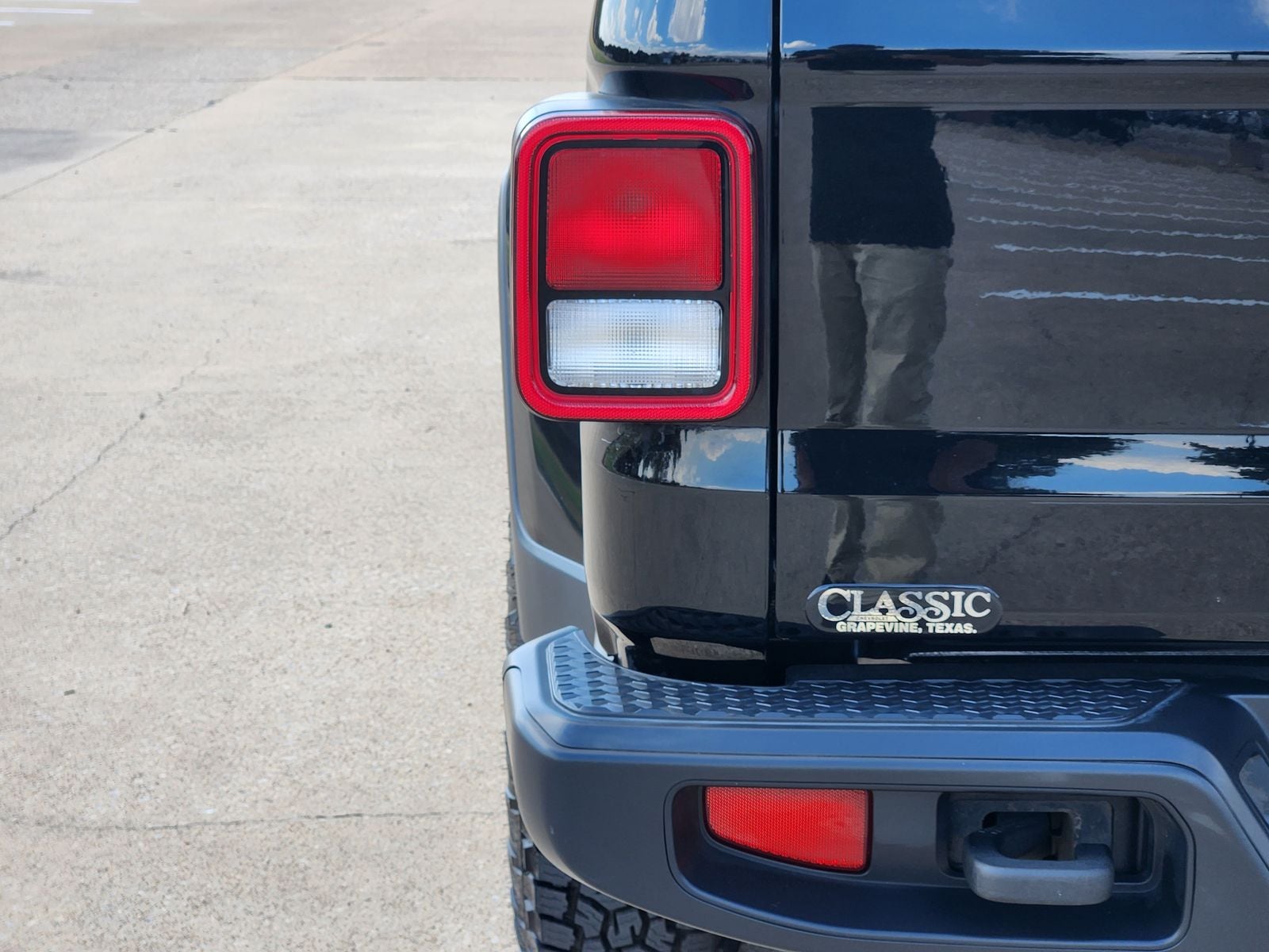Used 2022 Black Jeep Sport image 15