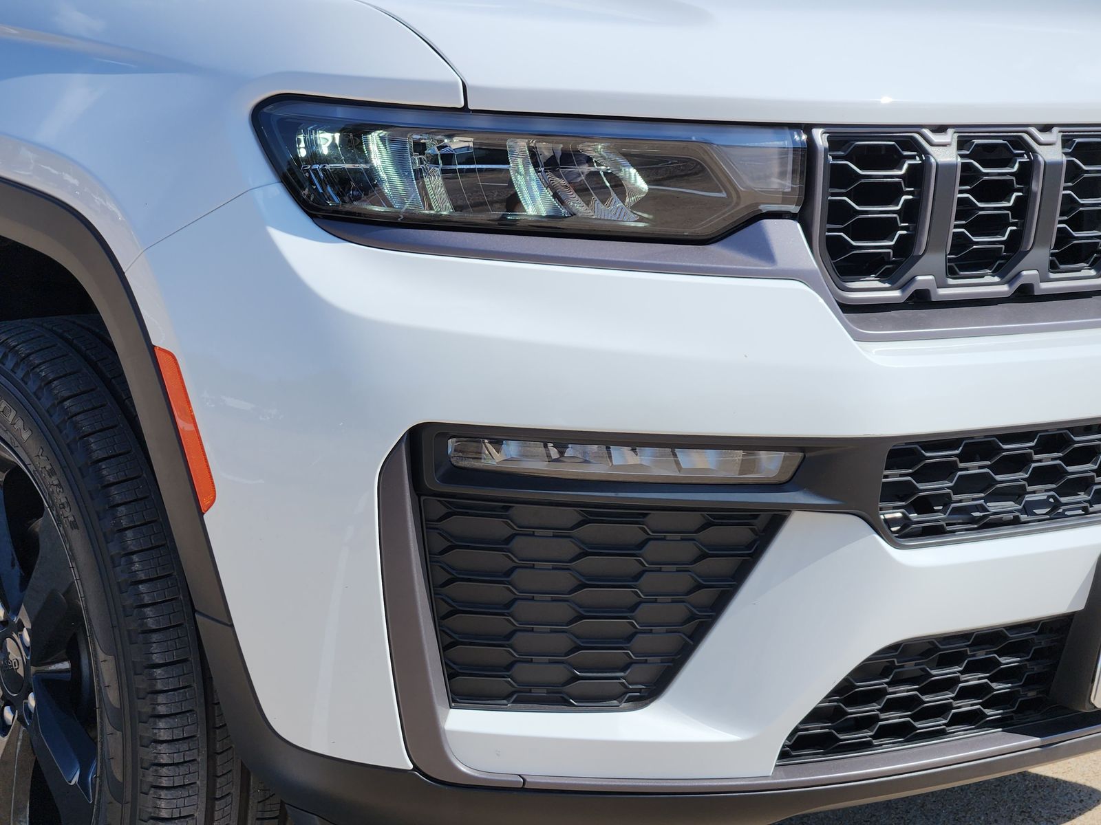 New 2026 Bright White Jeep LIMITED 4X4 image 9