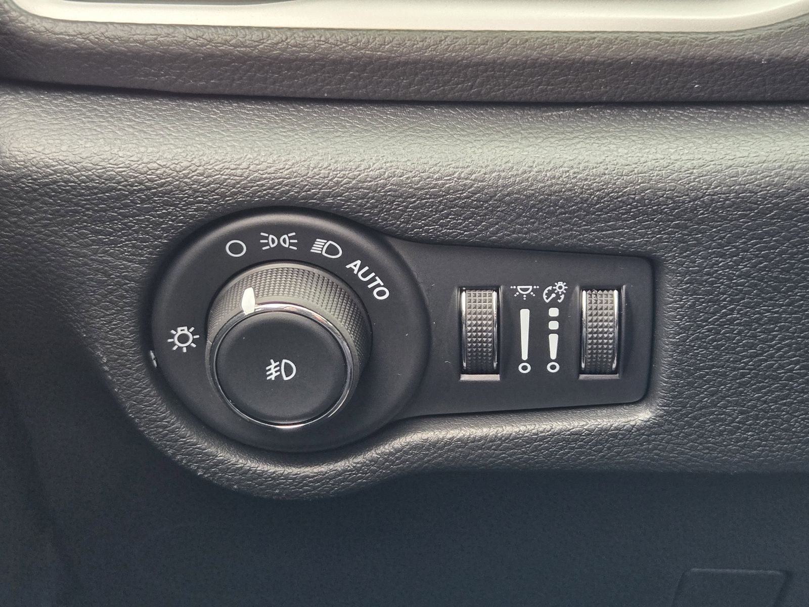 New 2026 Diamond Black Crystal Pearlcoat Chrysler SELECT AWD image 22