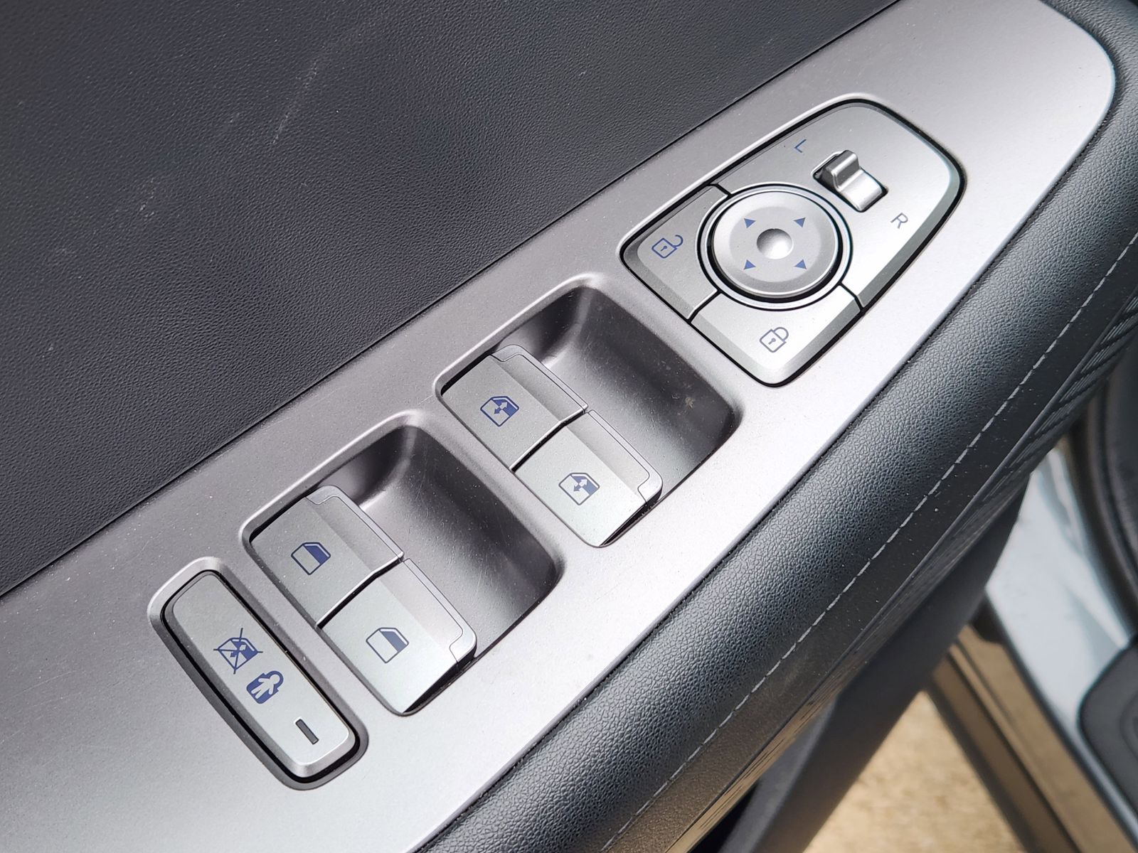 Used 2023 Steel Graphite Hyundai SEL image 31