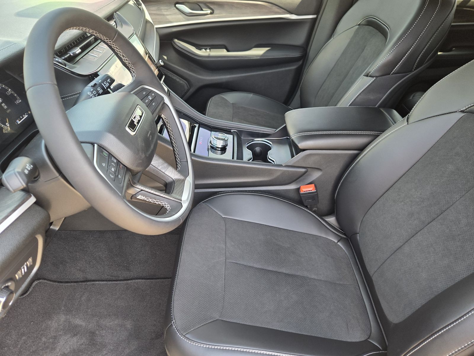 New 2026 Baltic Gray Jeep LAREDO ALTITUDE 4X2 image 18