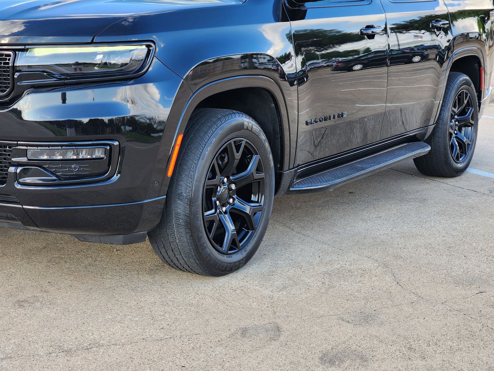 Used 2023 Diamond Black Crystal Pearlcoat Jeep Base image 12