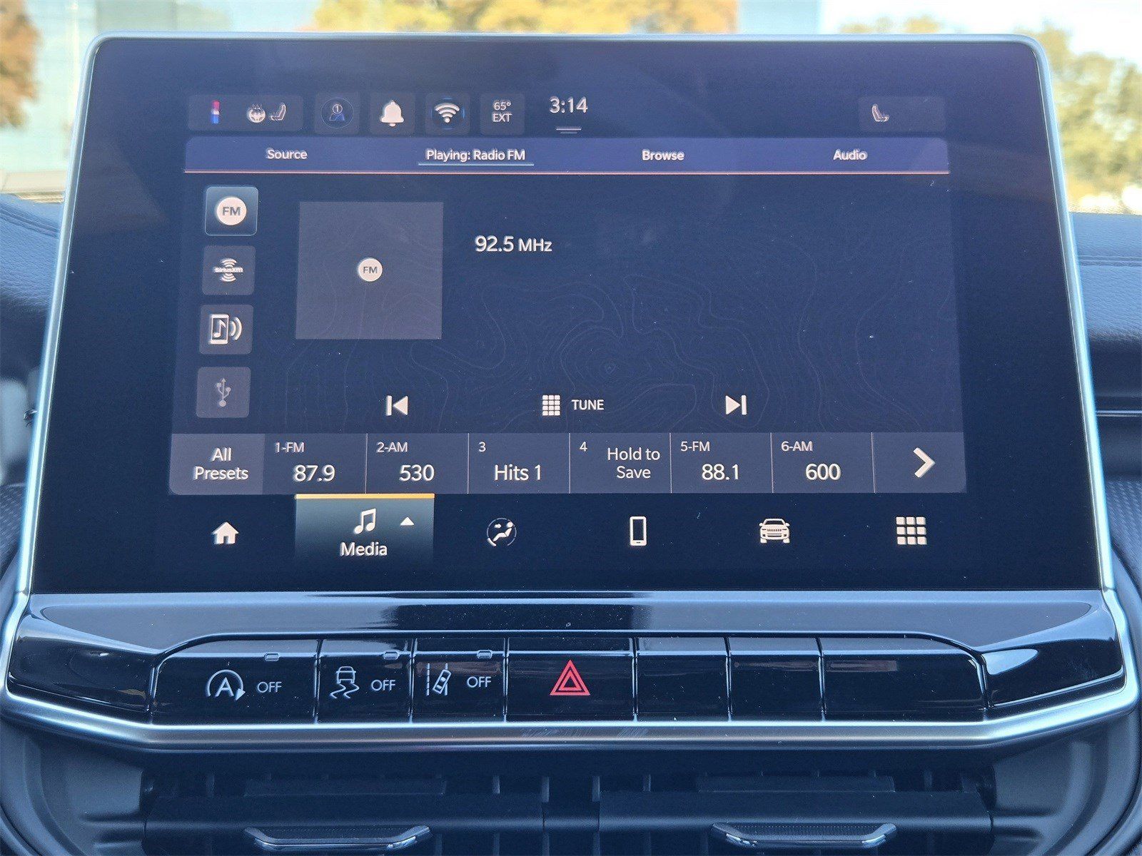 New 2026 Bright White Jeep LATITUDE ALTITUDE 4X4 image 17