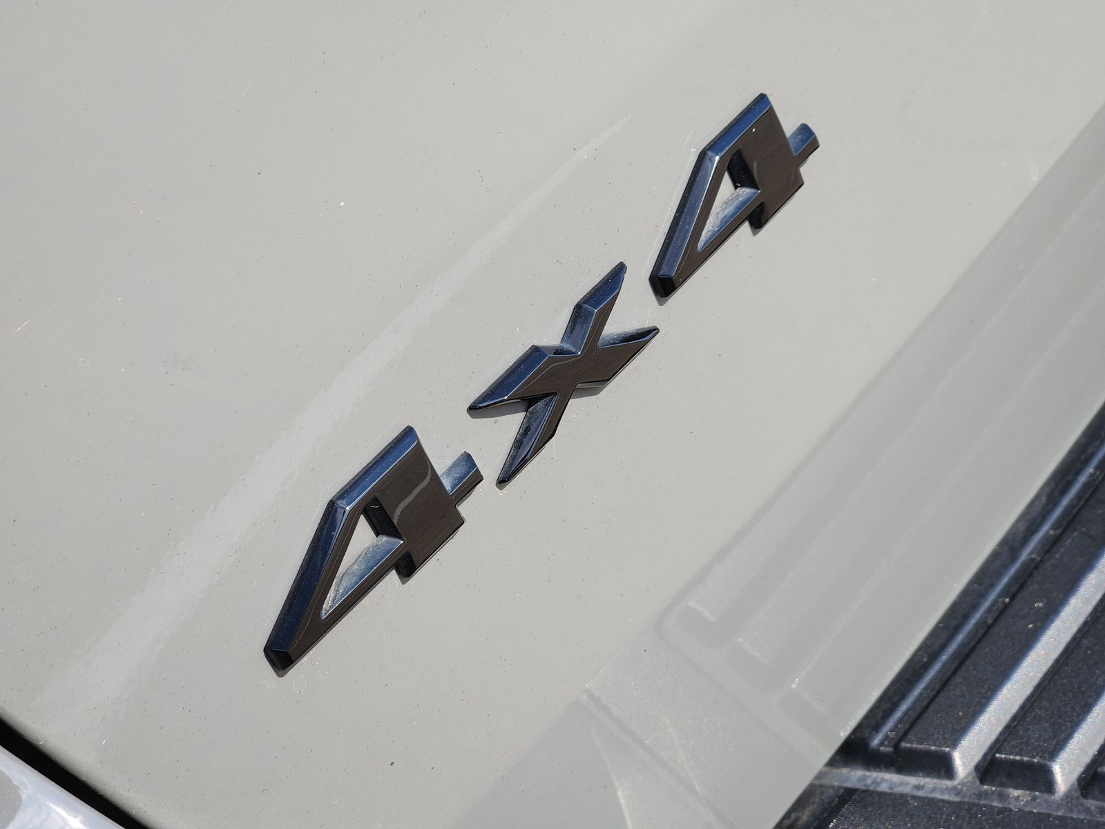 Used 2020 Sting-Gray Clearcoat Jeep Laredo image 19