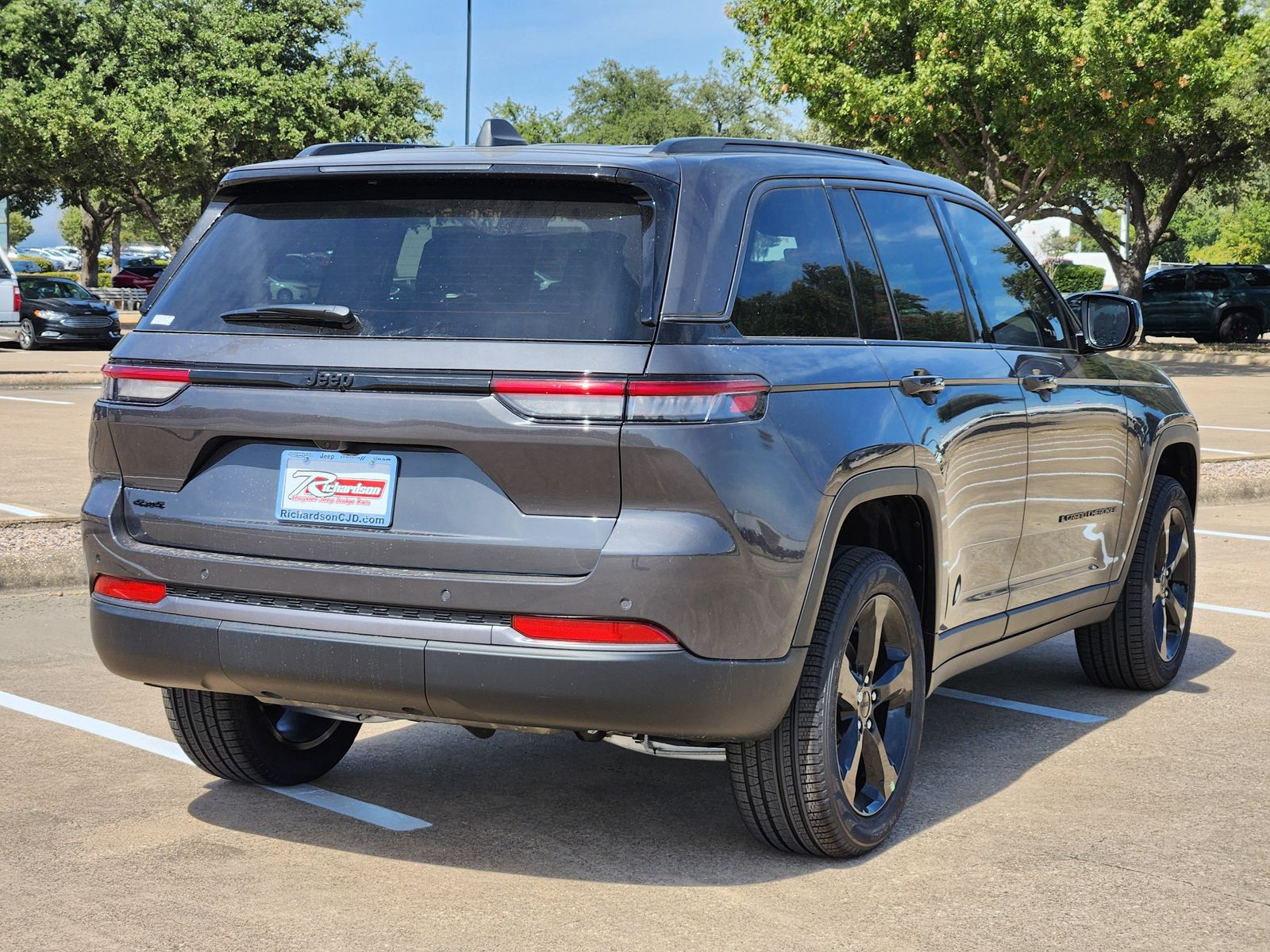 New 2026 Baltic Gray Jeep LIMITED 4X4 image 6