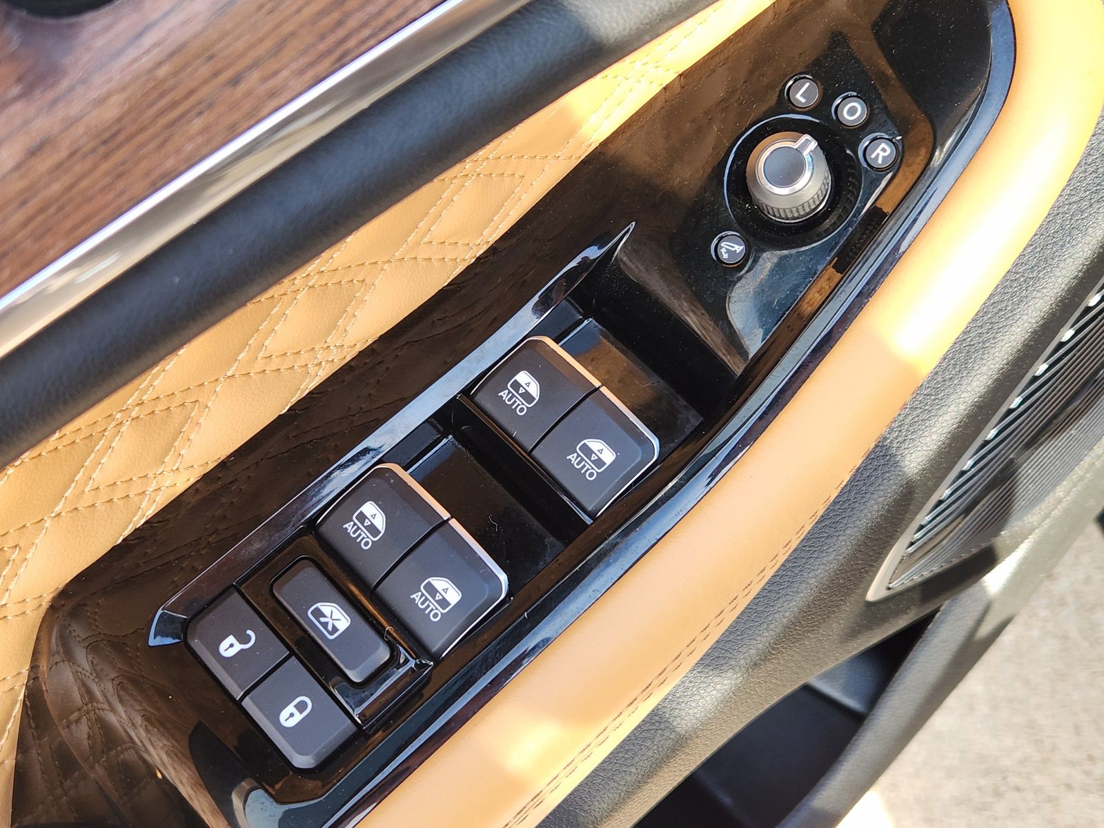 Certified Used 2023 Rocky Mountain Pearlcoat Jeep Summit image 33