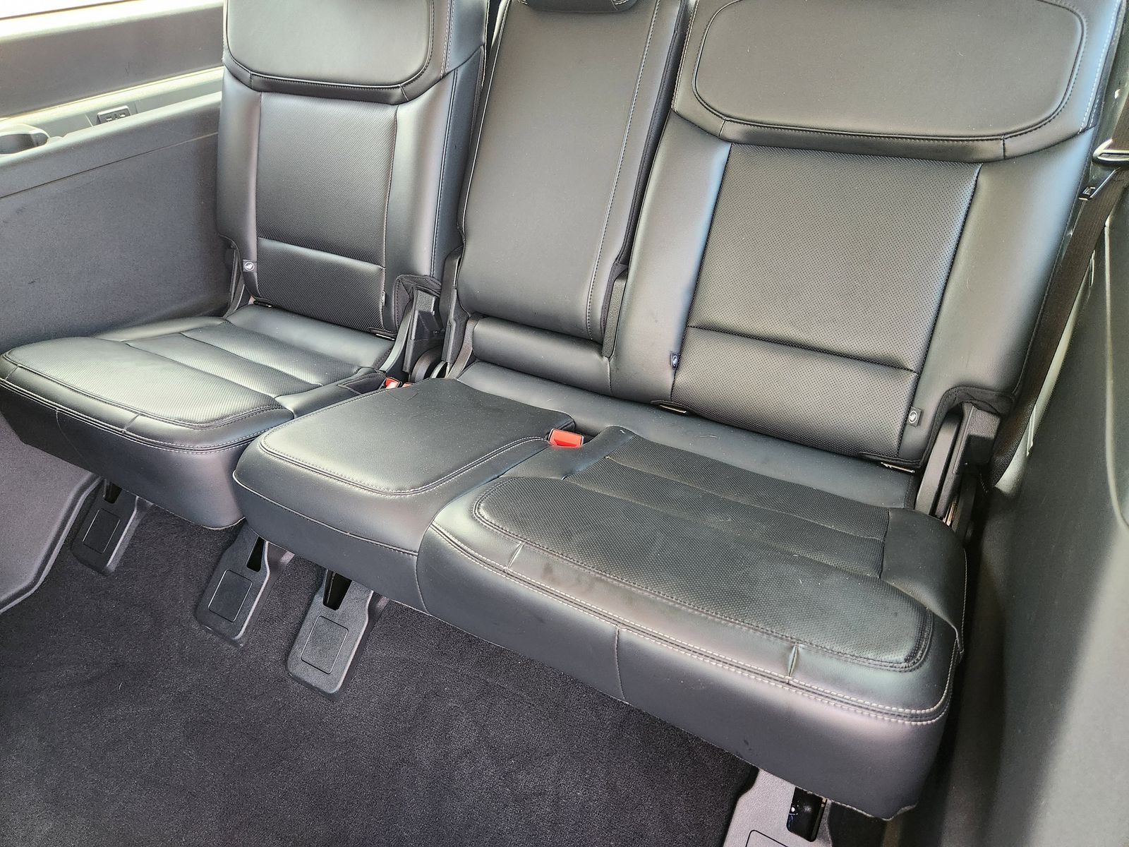 Used 2025 Gray Metallic Ford Platinum image 45