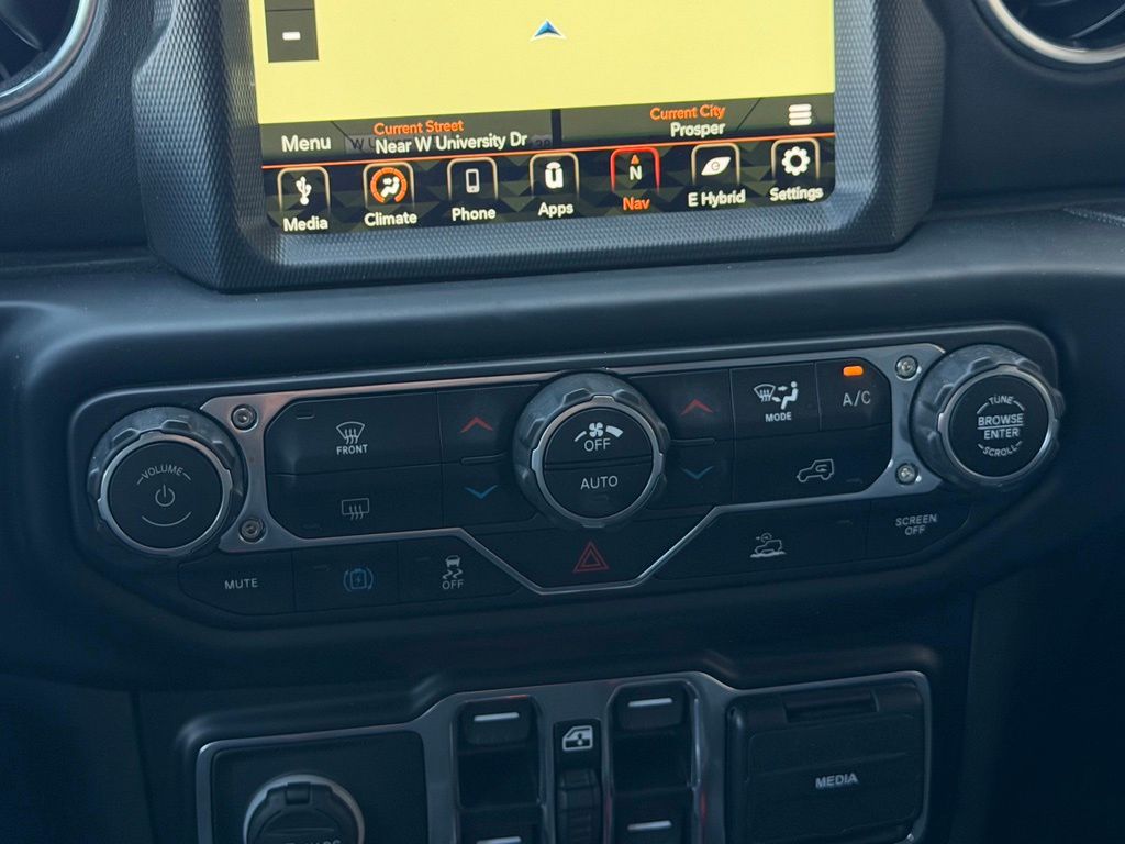 Used 2022 Granite Crystal Jeep Rubicon image 14