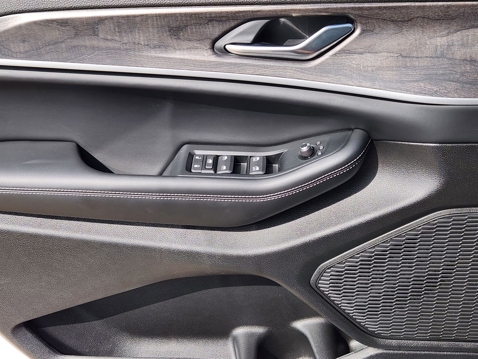 New 2026 Bright White Jeep L LAREDO ALTITUDE 4X2 image 29