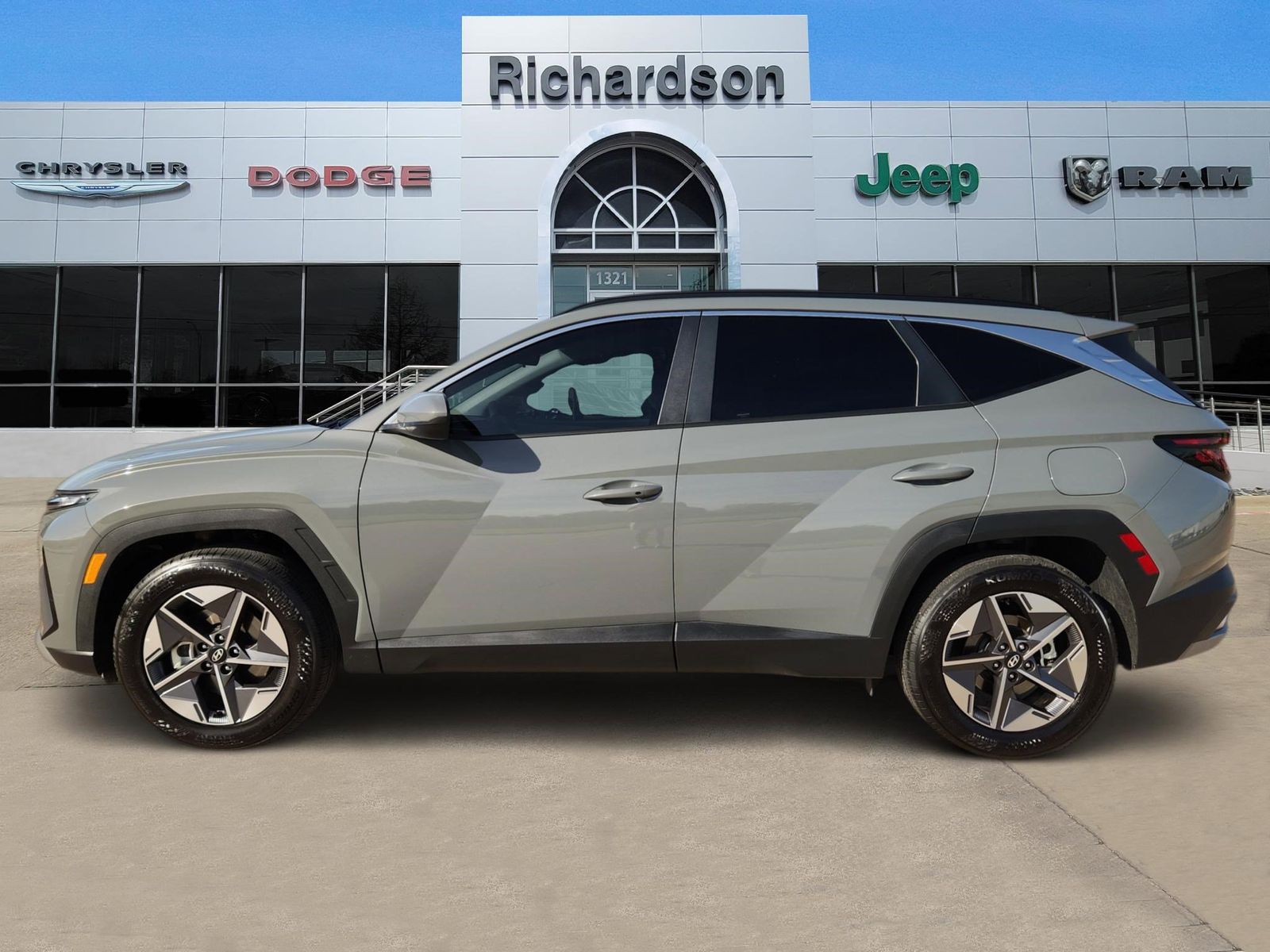 Used 2026 Hampton Gray Hyundai SEL image 3