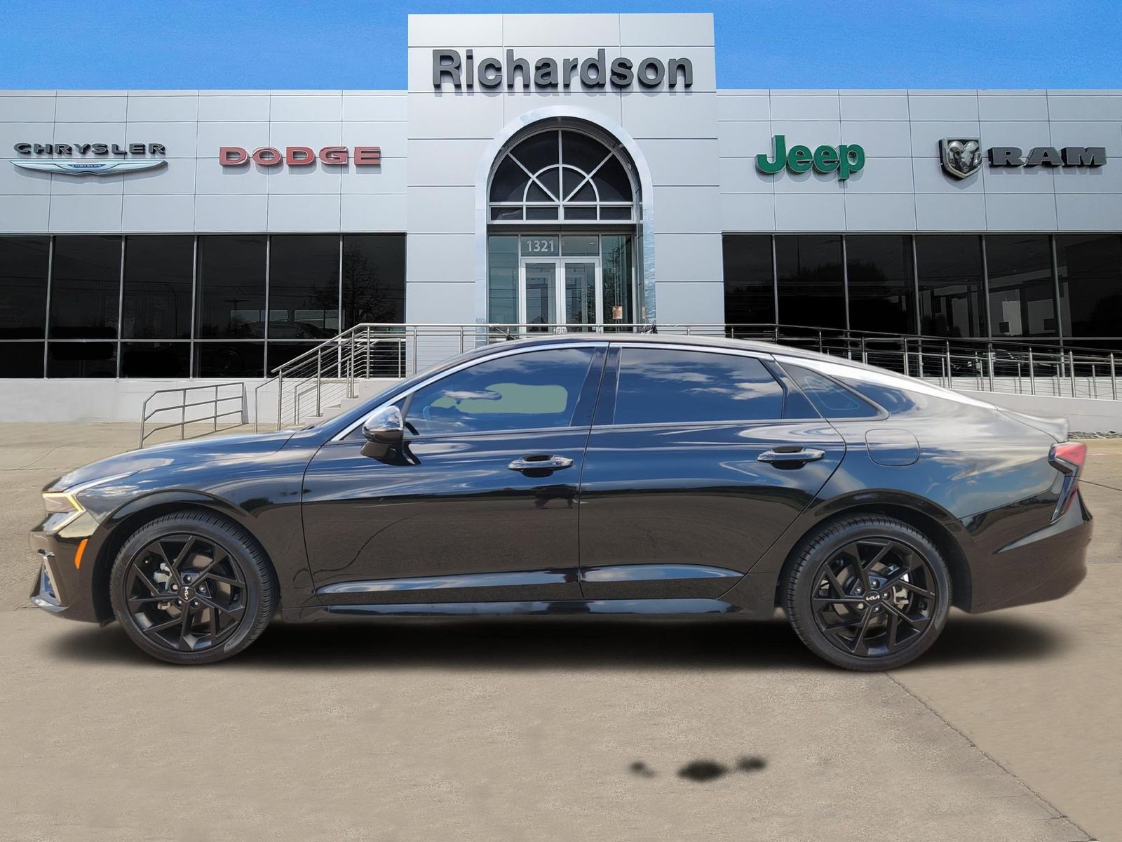 Used 2026 Aurora Black Pearl Kia GT-Line image 3