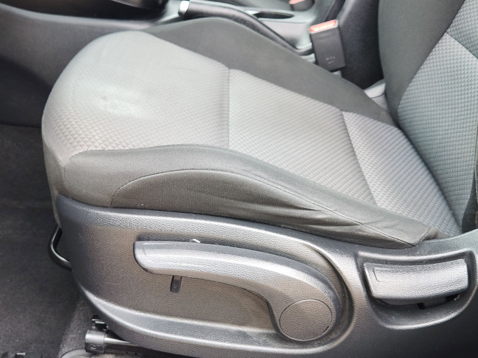 Used 2022 Gravity Gray Kia LX image 33