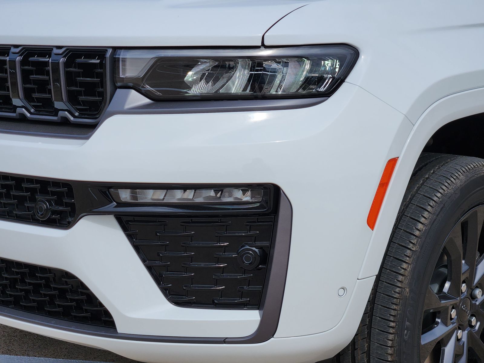 New 2026 Bright White Jeep L LIMITED RESERVE 4X4 image 10