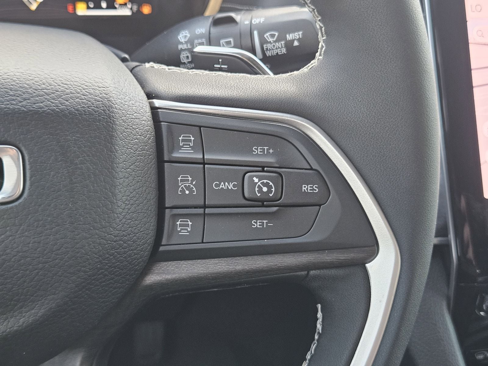 New 2025 Baltic Gray Jeep L LIMITED 4X2 image 30