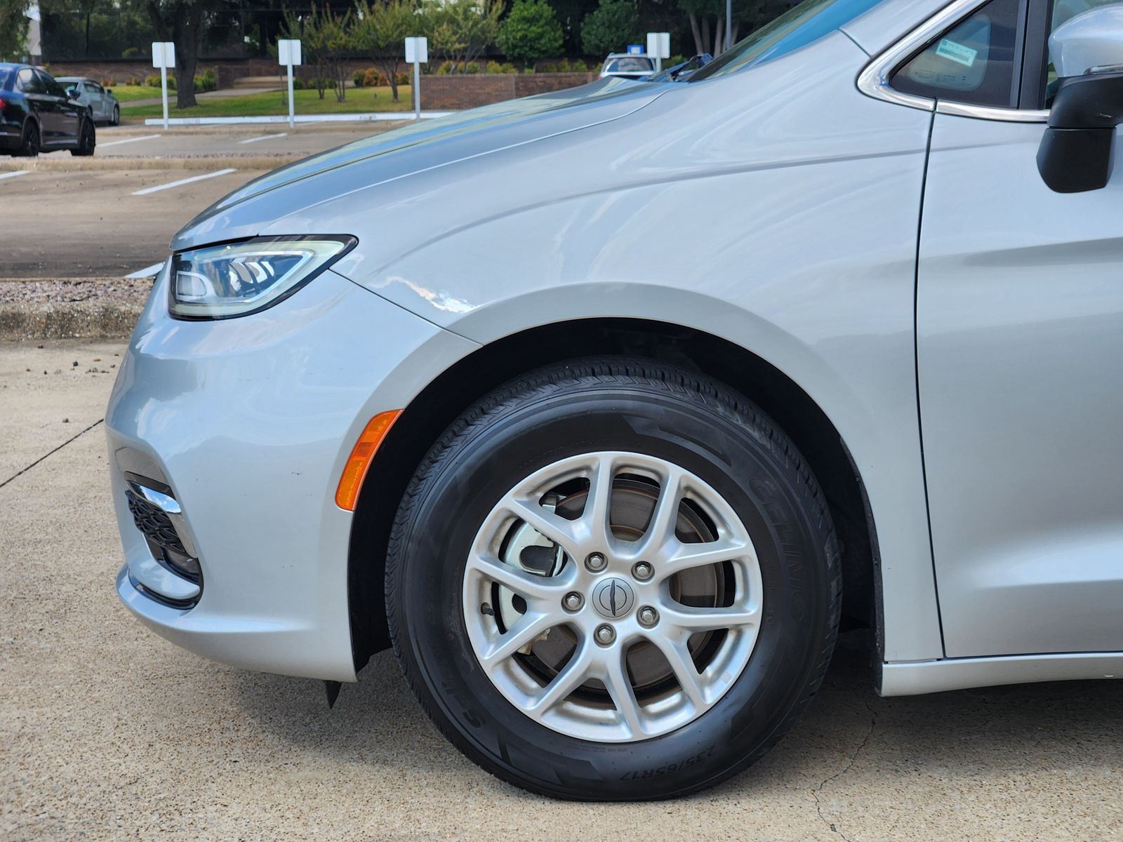 Used 2023 Silver Mist Chrysler Touring L image 17