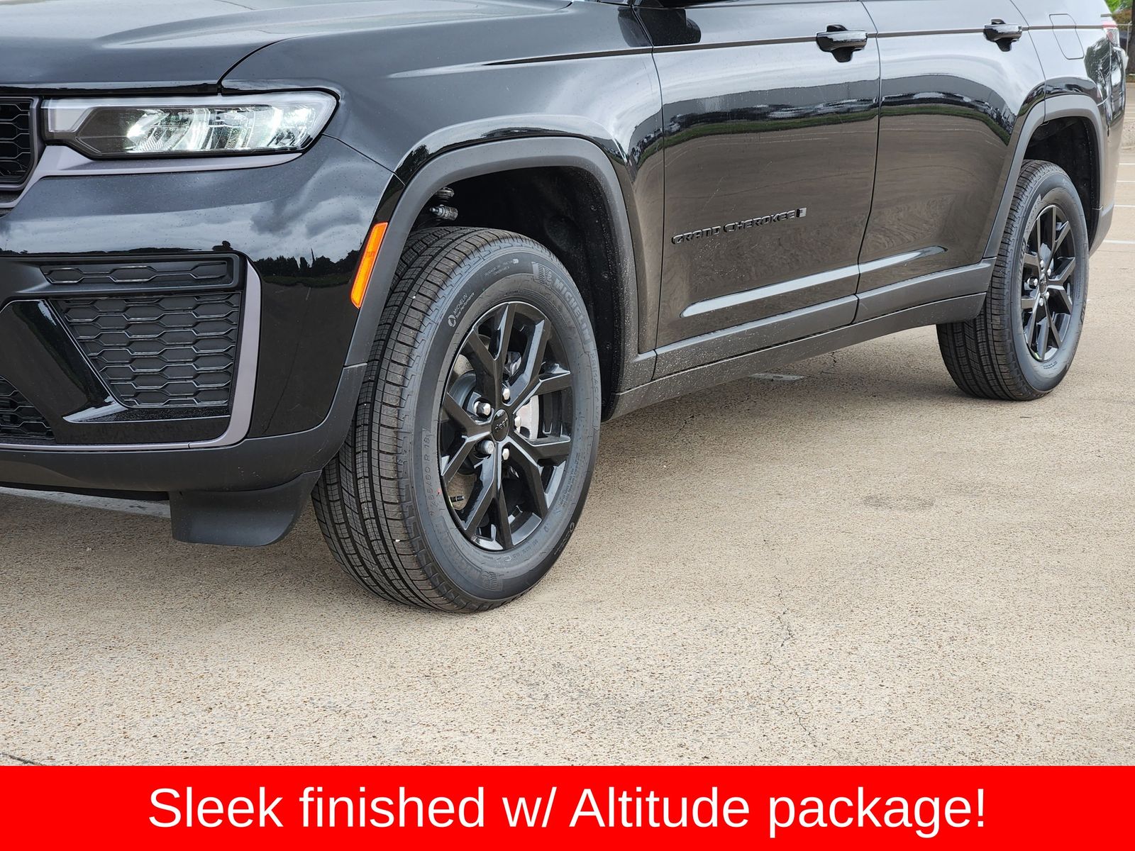 New 2026 Diamond Black Crystal Pearlcoat Jeep L LAREDO ALTITUDE 4X4 image 12