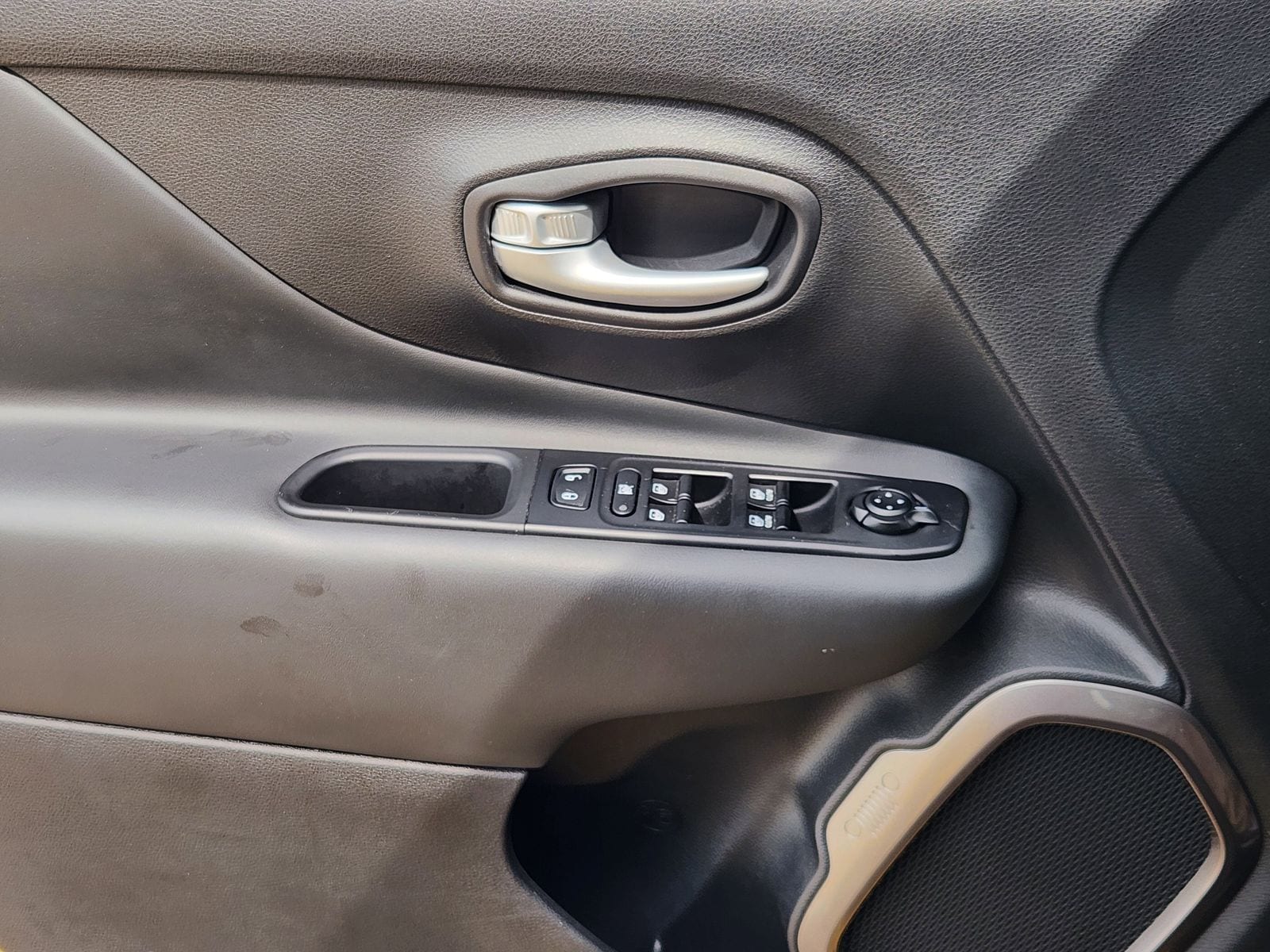 Used 2023 Solar Yellow Jeep Latitude image 34