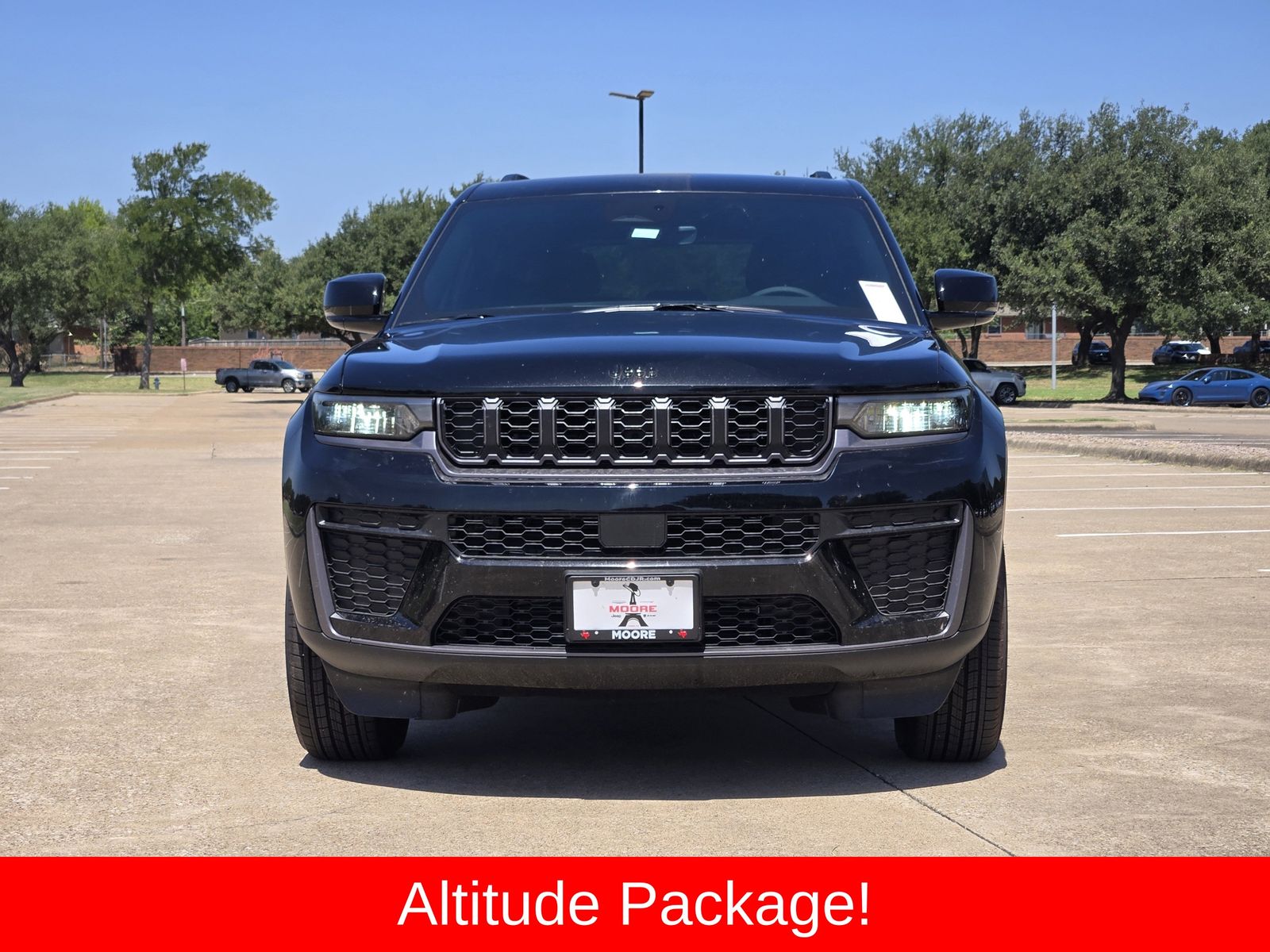 New 2026 Diamond Black Crystal Pearlcoat Jeep LAREDO ALTITUDE 4X4 image 8