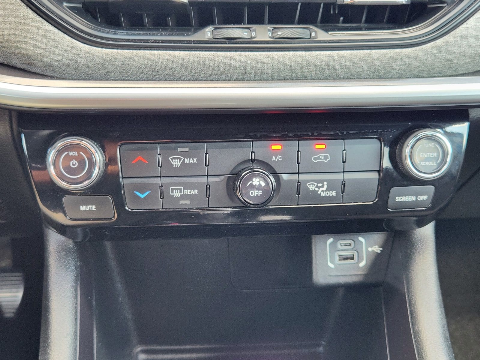 Used 2024 Silver Zynith Jeep Sport image 26