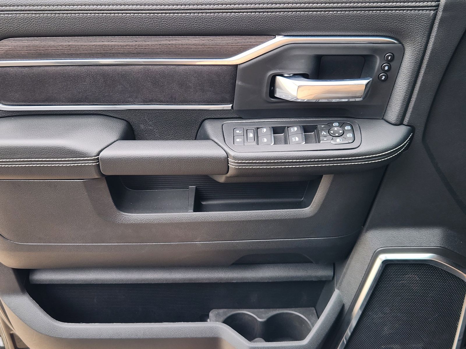 New 2026 Diamond Black Crystal Pearlcoat Ram LARAMIE CREW CAB 4X4 6