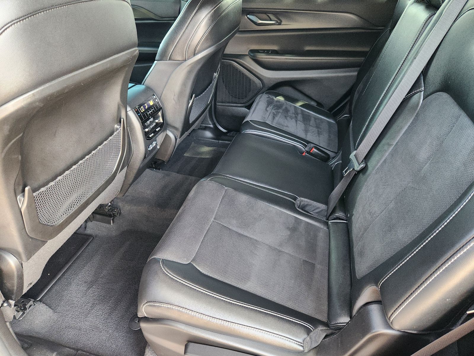Used 2024 Silver Zynith Jeep Laredo image 38