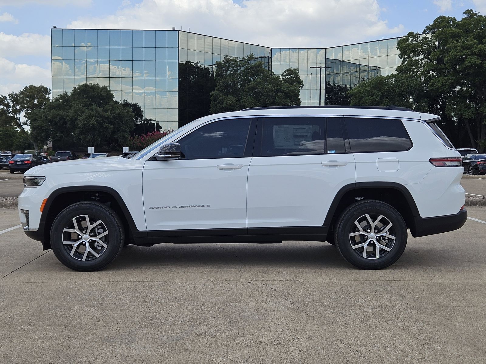 New 2025 Bright White Jeep L LIMITED 4X2 image 3