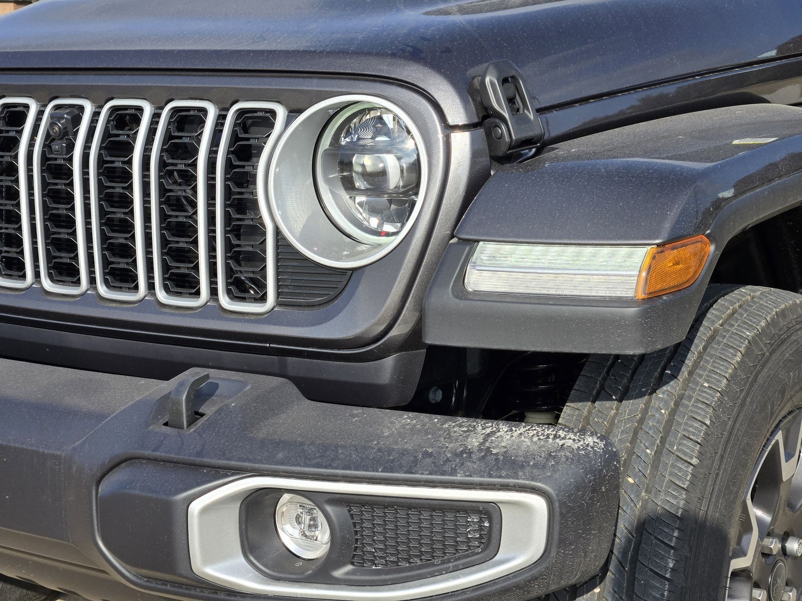 New 2026 Granite Crystal Jeep 4-DOOR SAHARA image 8