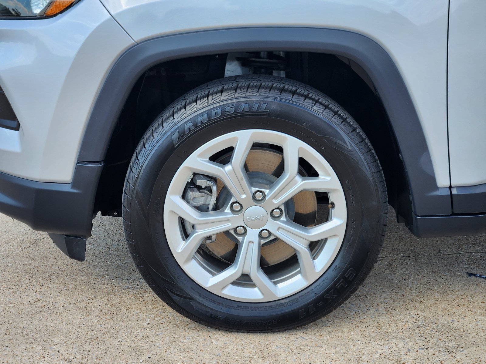 Used 2024 Silver Zynith Jeep Sport image 18