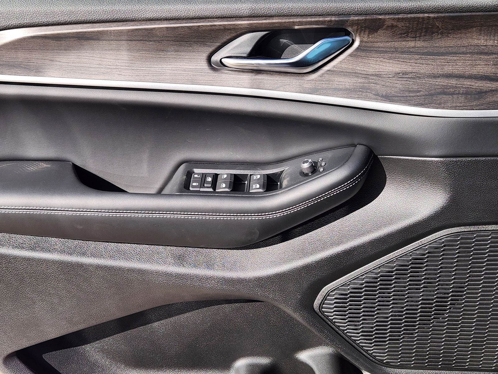 New 2026 Bright White Jeep LAREDO ALTITUDE 4X4 image 23