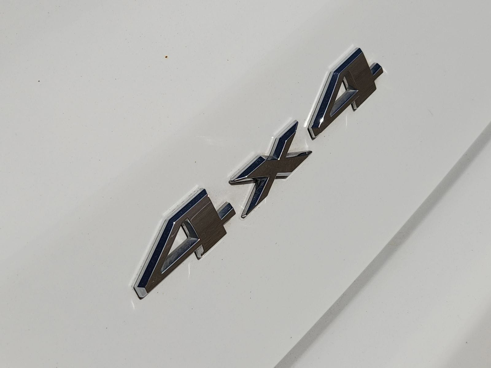 Used 2024 Bright White Jeep Latitude Lux image 20