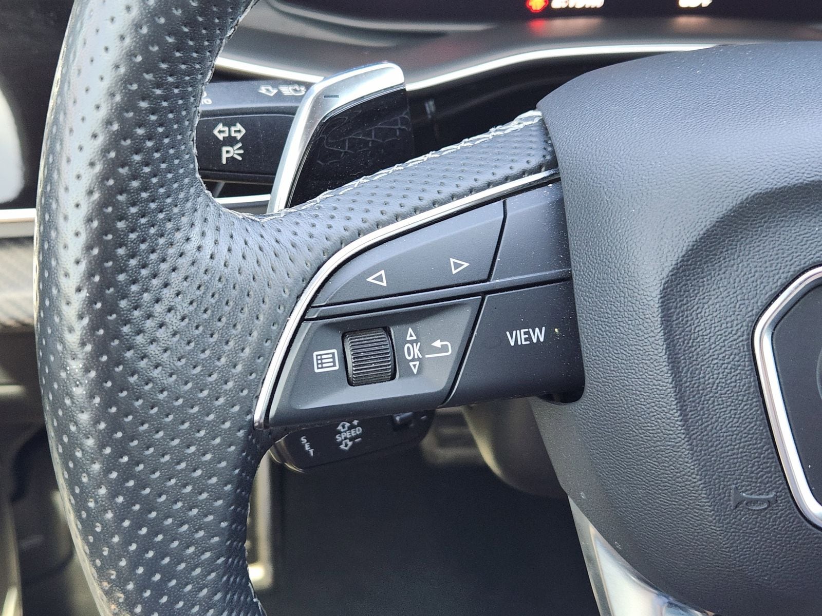 Used 2023 Glacier White Audi 4.0T image 39