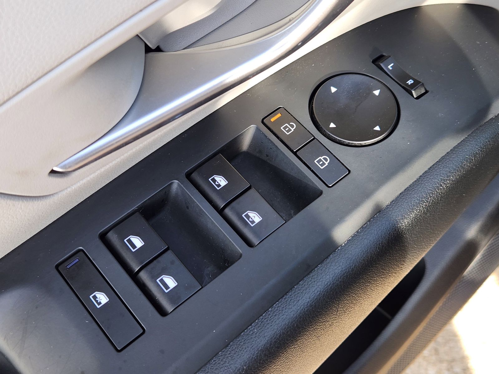 Used 2026 Hampton Gray Hyundai SEL image 30