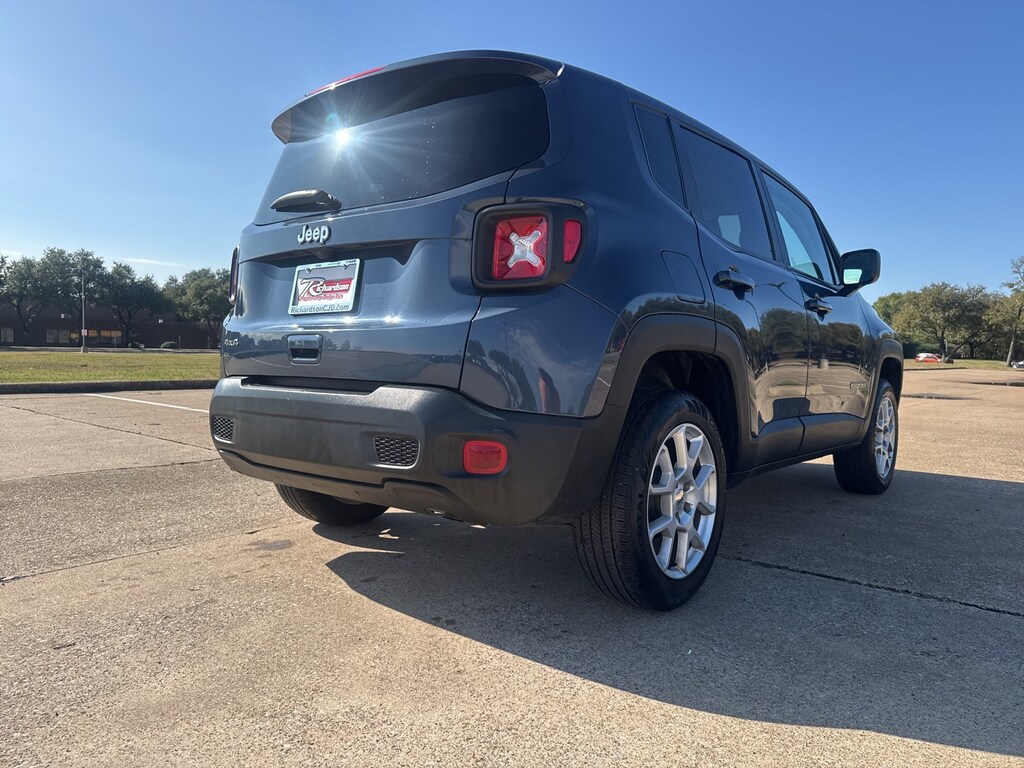 Used 2023 Jeep Renegade Latitude SUV