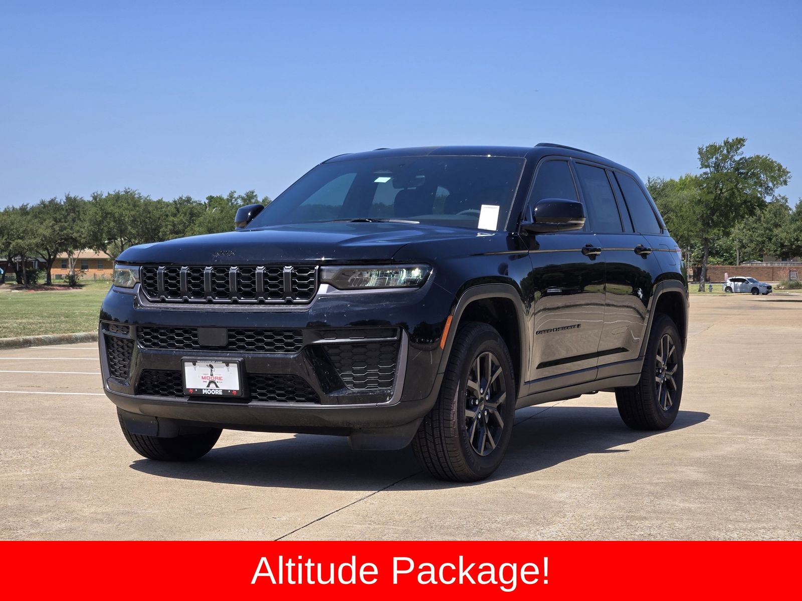 New 2026 Diamond Black Crystal Pearlcoat Jeep LAREDO ALTITUDE 4X4 image 2