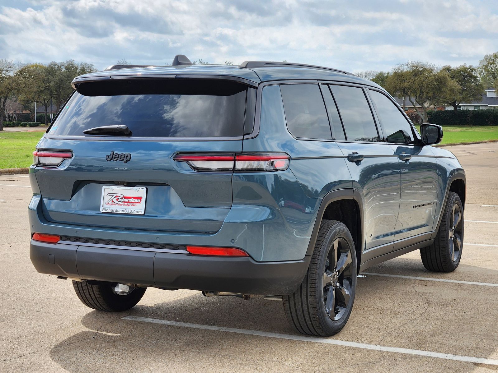 New 2026 Steel Blue Jeep L LIMITED 4X2 image 6