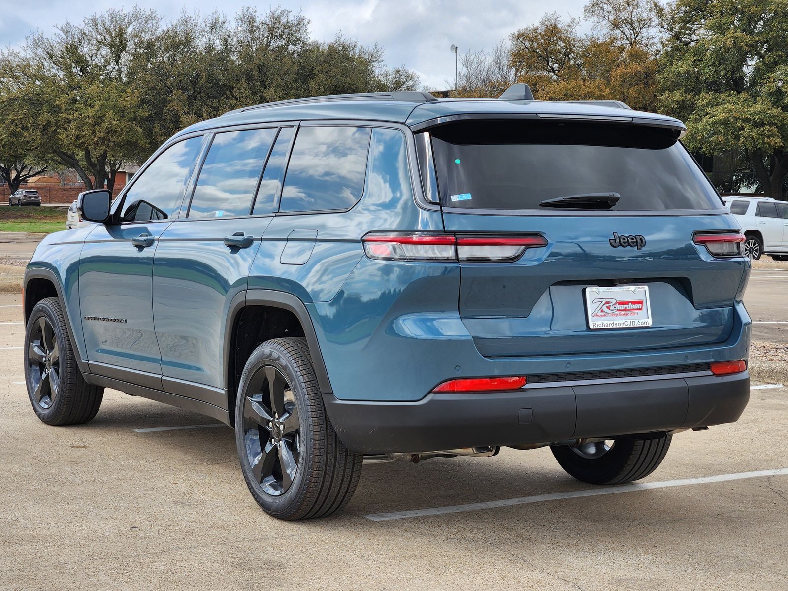 New 2026 Steel Blue Jeep L LIMITED 4X2 image 4