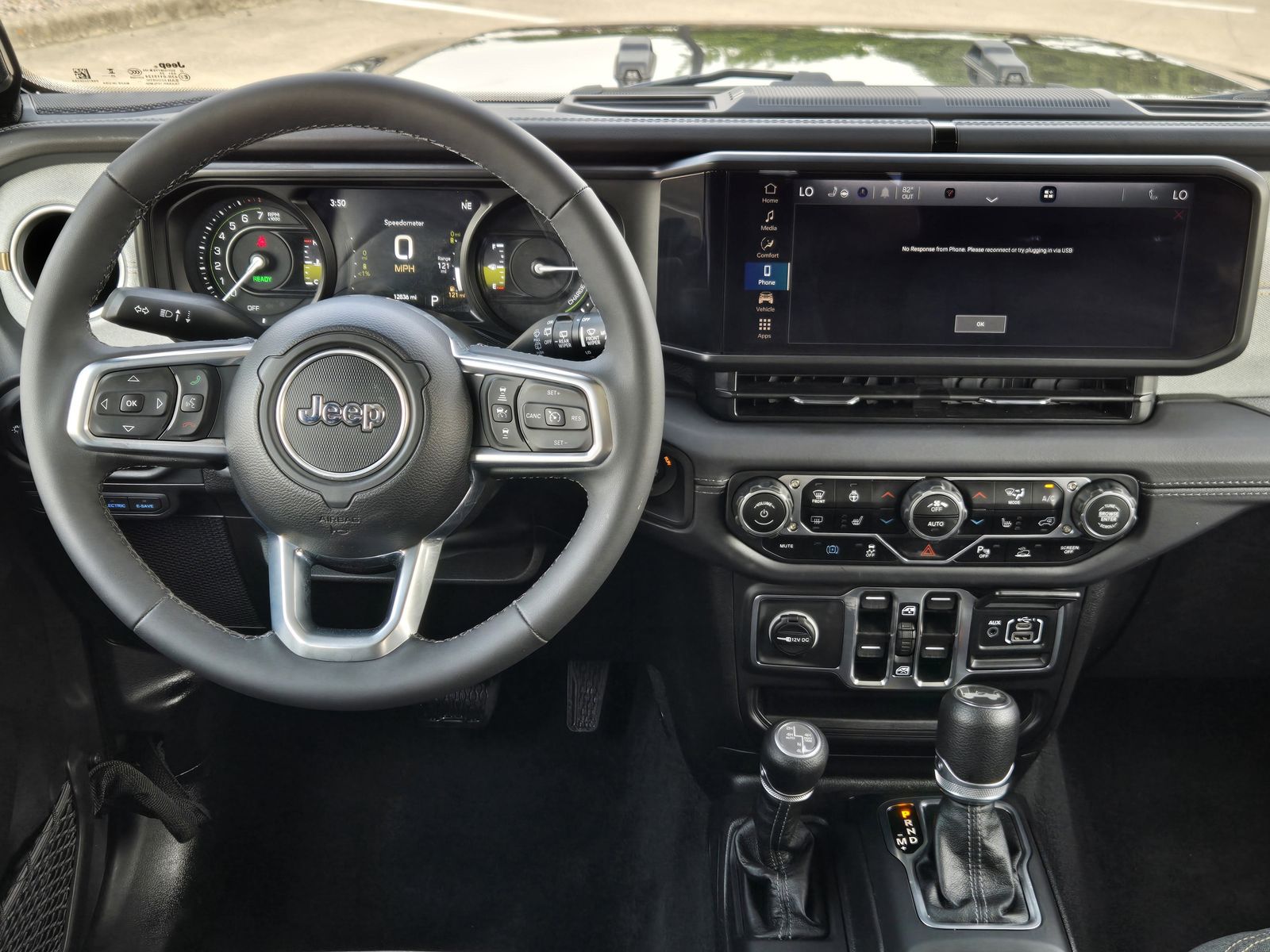 Used 2025 Granite Crystal Jeep Sahara image 34