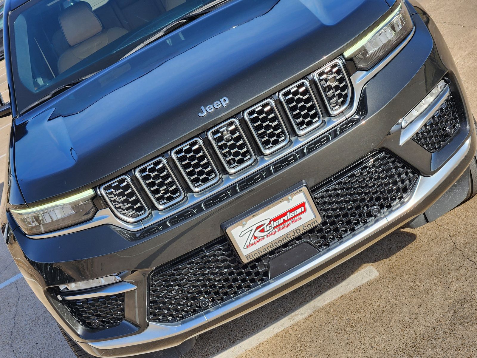 Certified Used 2023 Rocky Mountain Pearlcoat Jeep Summit image 12