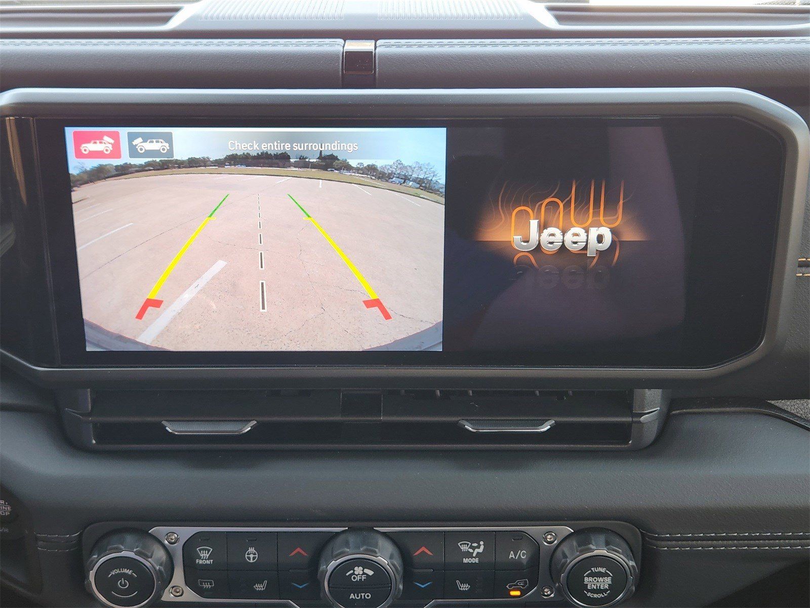 New 2026 Bright White Jeep 4-DOOR SAHARA image 27