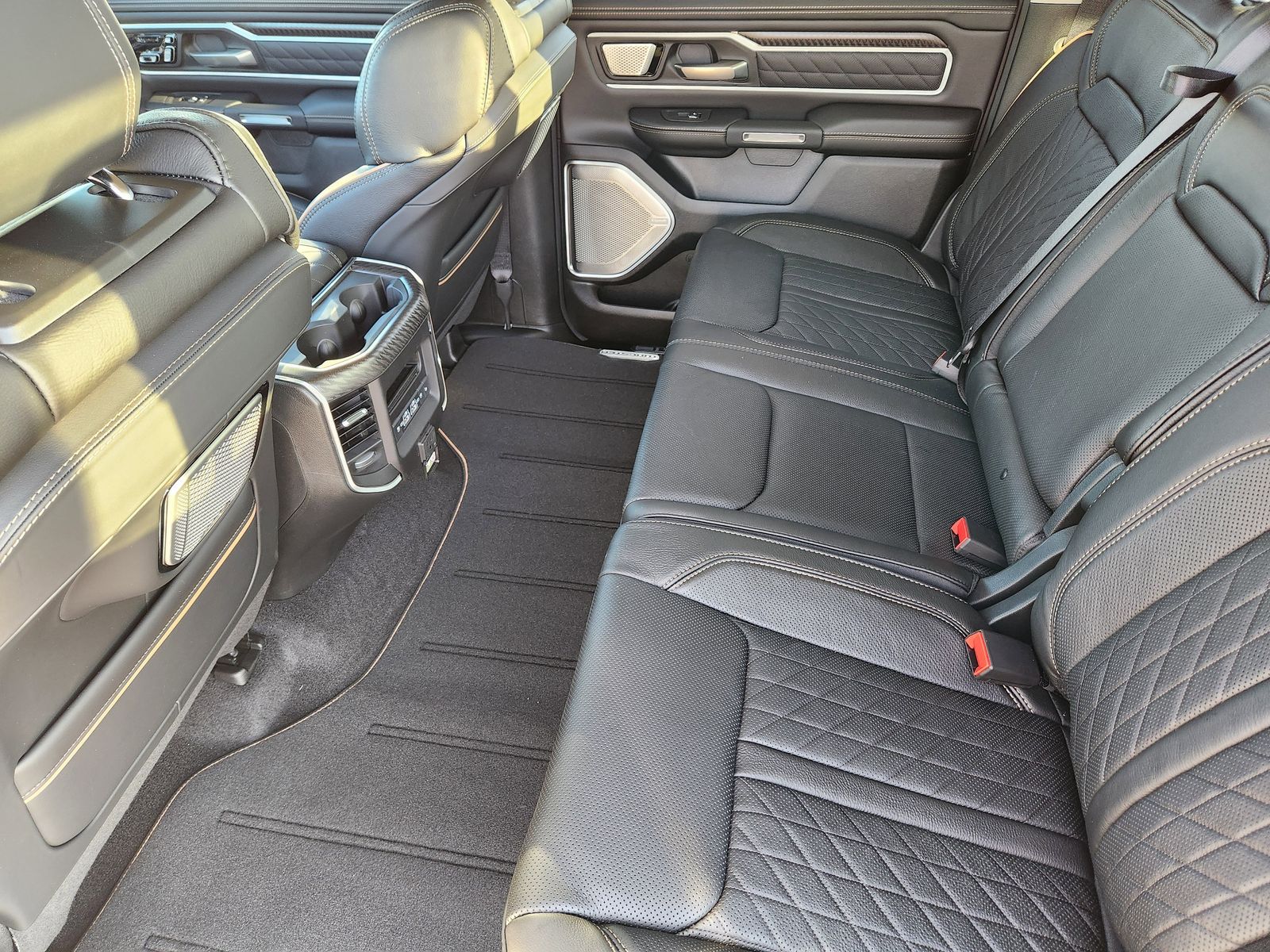 New 2026 Ivory White Tri-Coat Pearlcoat Ram TUNGSTEN CREW CAB 4X4 image 32