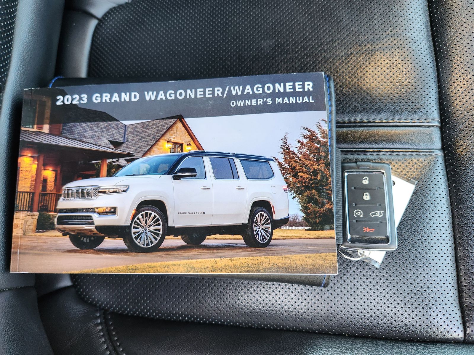 Used 2023 Diamond Black Crystal Pearlcoat Jeep Base image 43