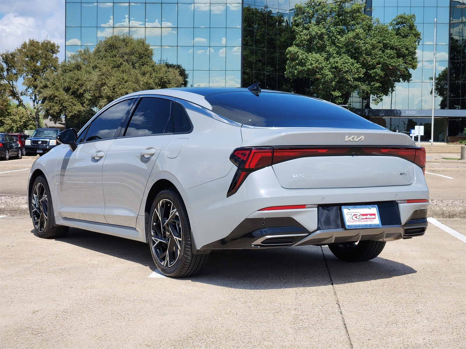 2025 Kia K5 GT-Line photo 4