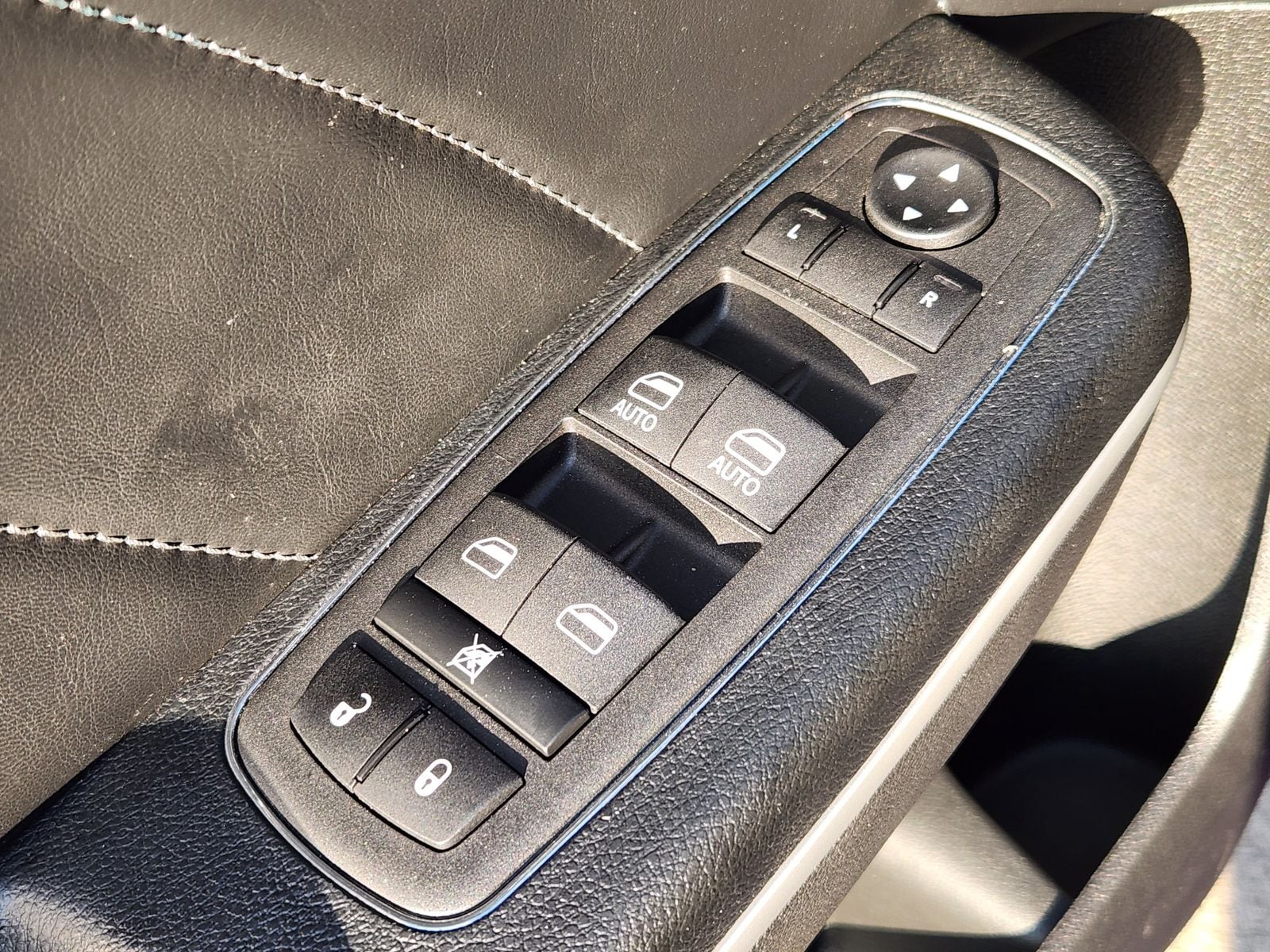 Used 2023 Plum Crazy Pearlcoat Dodge Scat Pack image 31