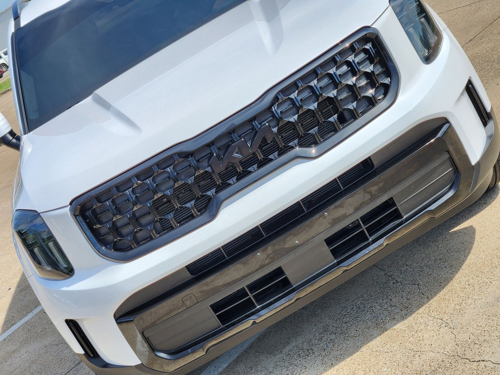 Used 2025 Glacial White Pearl Kia EX image 14