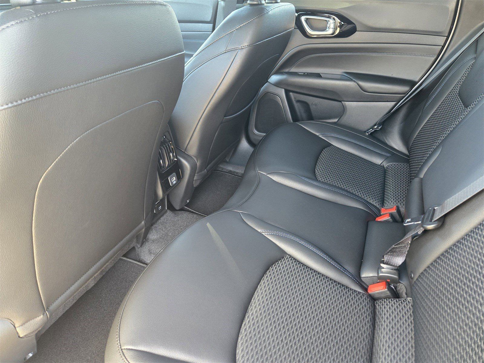 New 2026 Bright White Jeep LATITUDE ALTITUDE 4X4 image 28