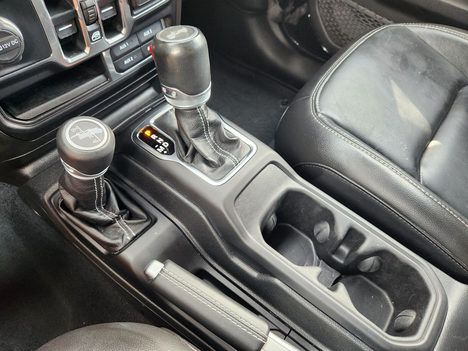 Used 2022 Black Jeep Unlimited Sahara image 27