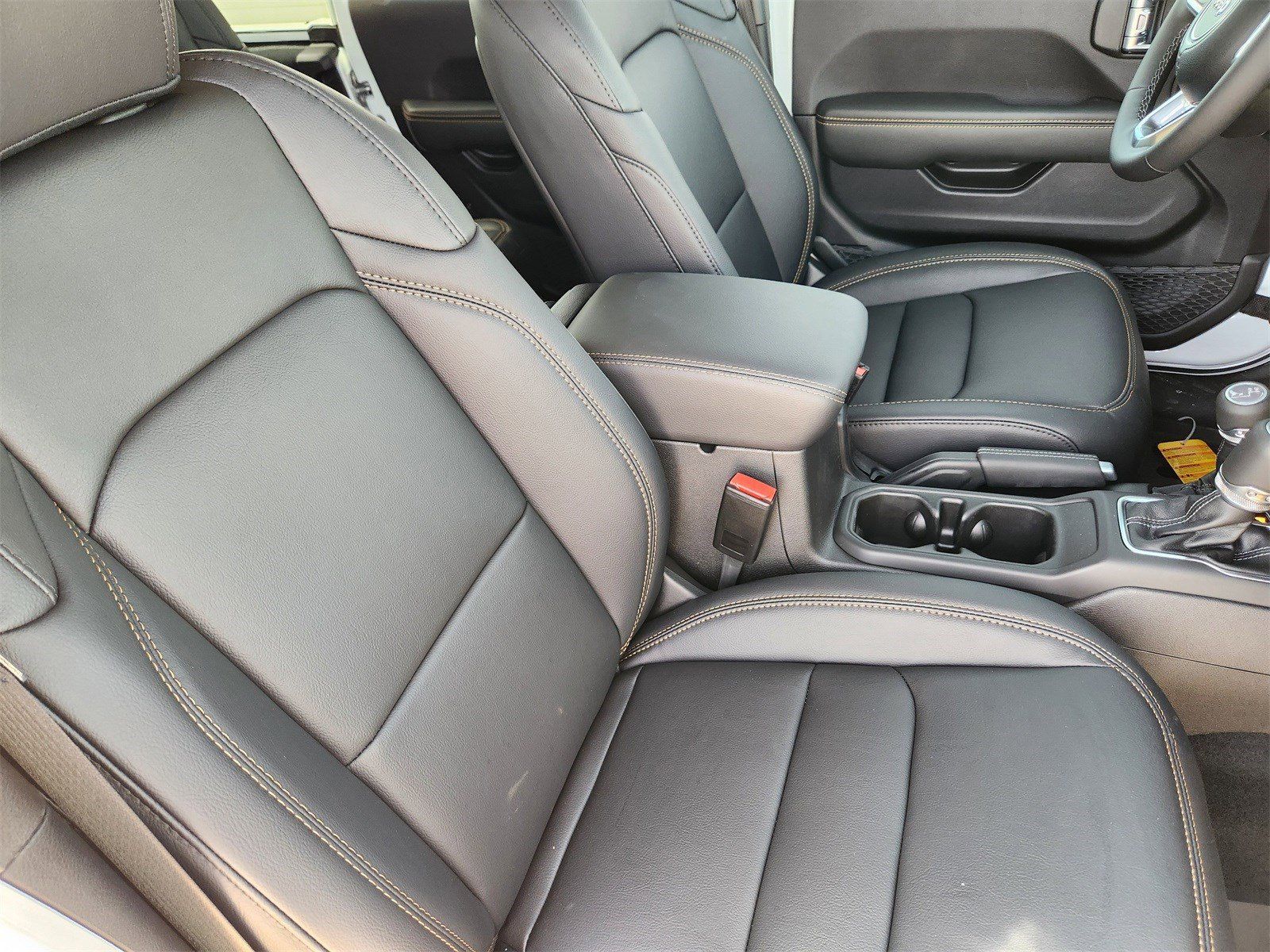 New 2026 Bright White Jeep 4-DOOR SAHARA image 24